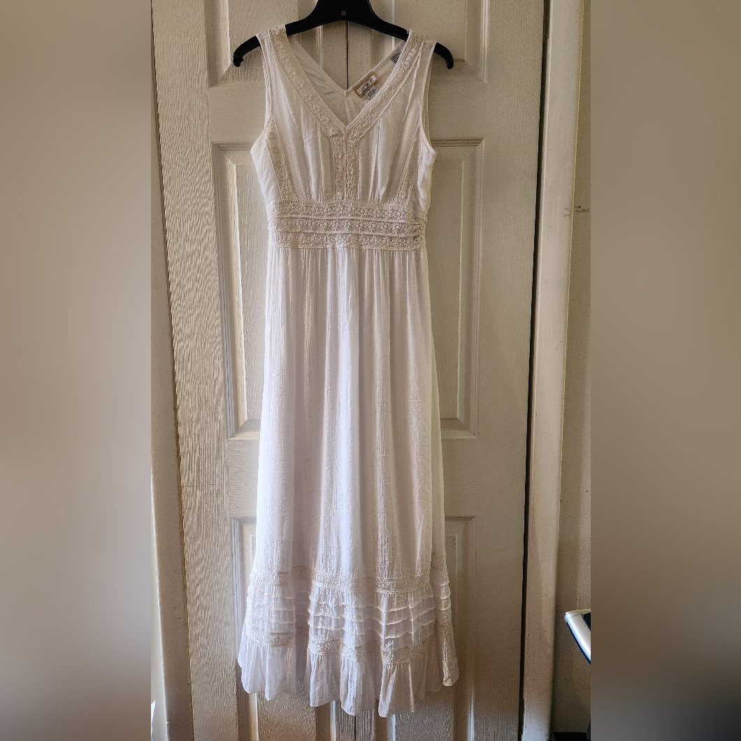 White Lace Dress Maxi Embroidery Filigree Ruffle Long